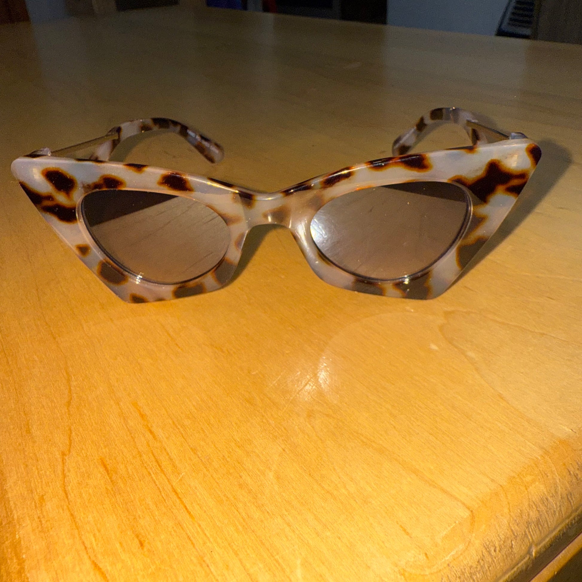 Animal Lover Leopard Retro Cat Eye Gold Bar Eyewear